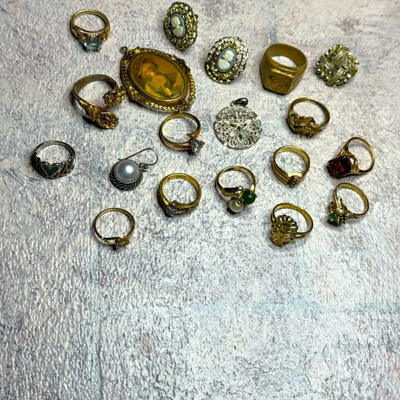 Avon/18kge Jewelry - Vintage Avon / 18ktp GOLD / .925 silver /Gemstone Ring Collection 25 pieces